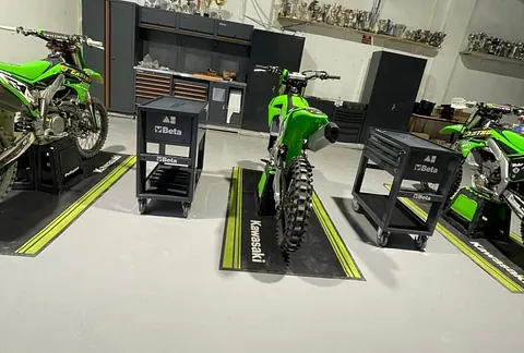 motos de cross en tienda